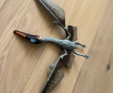 Jurassic World Dominion Massive Action Quetzalcoatlus Dinosaur Action Figure with Attack Movement