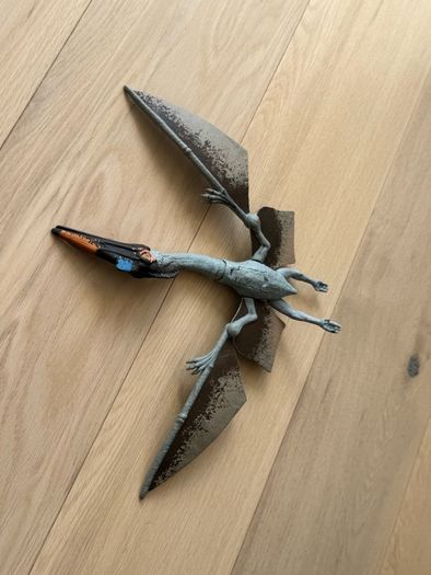 Jurassic World Dominion Massive Action Quetzalcoatlus Dinosaur Action Figure with Attack Movement
