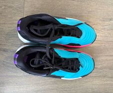 Basketball shoes size 4 Jordan Luka