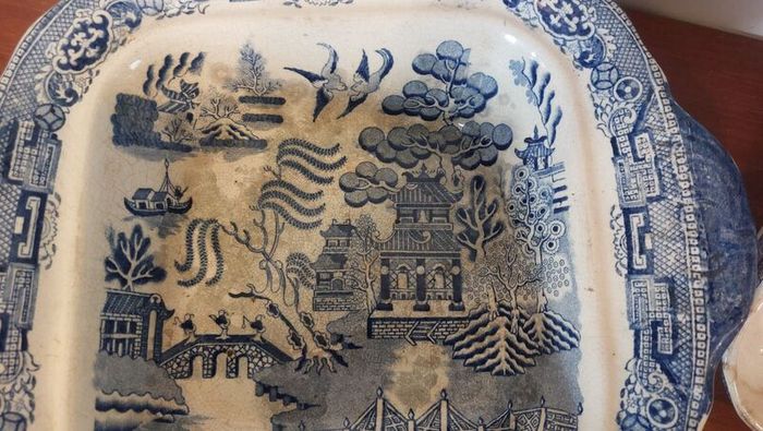 Fabulous Antique Blue and White Transferware Willow Pattern Large Lidded Tureen/Vegetable Dish For Display, Unknown Maker, Most Likely Staffordshire Made