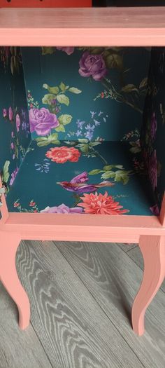 bedside table / bedside locker / bedside cabinet