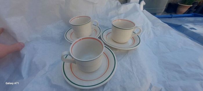 Arklow brendan erin stone design 3 x cups and Saucers,vintage collectors items ,buyer collects or pays postage thank you, see pictures for condition, sold as seen.
