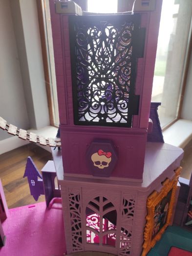 Monster High dollhouse
