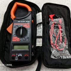 Digital clamp meter