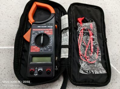 Digital clamp meter