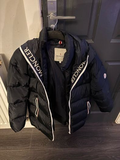 Moncler padded jacket navy with hood