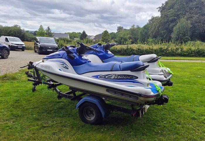 2 jet skis + trailer (free banana boat)