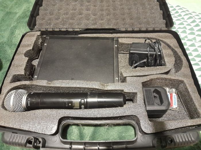 Cordless microphone shure SM58