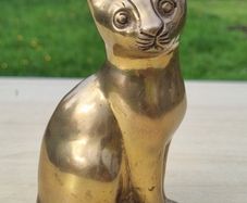 Vintage brass figurine of a sitting cat