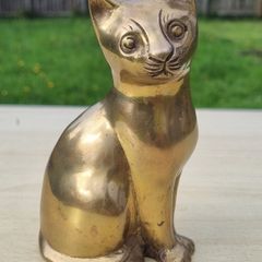 Vintage brass figurine of a sitting cat