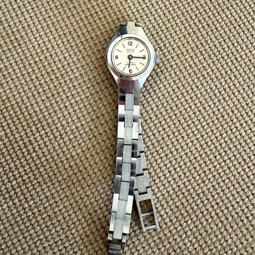 Indur watch mechanical working perfectly