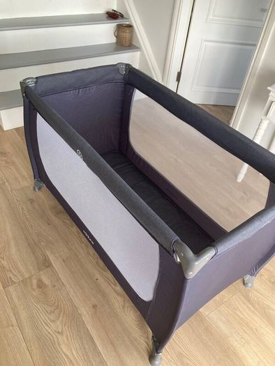 Travel cot