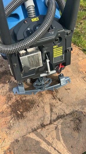 Floor scrubber dryer floor cleaner