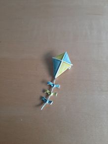Kite brooch