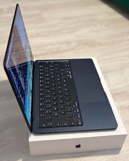 MacBook Air 13-inch M4, 16 GB, 512 GB, Midnight, 13 cycles