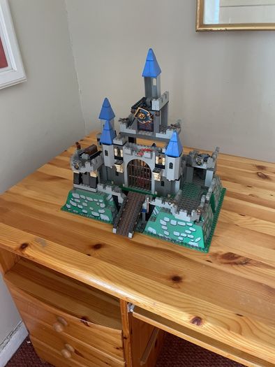 Lego King Leo's Castle