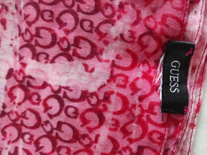 Guess scarf