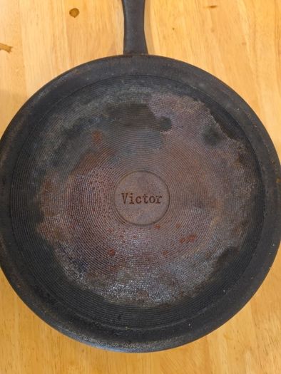 Cast iron pan victor