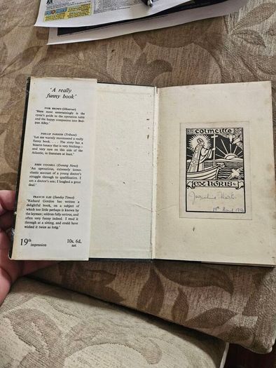Doctor In The House.  By Richard Gordon First Edition 19th Impression 1954. Hardback With Dustjacket In Good Condition.  See Photos For Same.