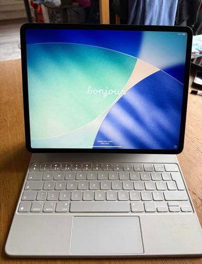 Apple iPad Pro 3rd Gen A1876 12.9in 128GB Space Gray Magic Keyboard