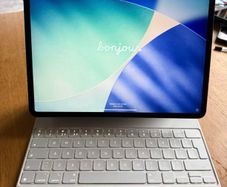Apple iPad Pro 3rd Gen A1876 12.9in 128GB Space Gray Magic Keyboard