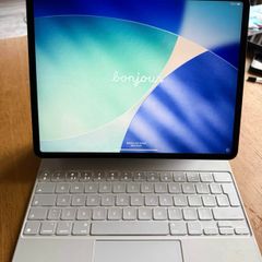 Apple iPad Pro 3rd Gen A1876 12.9in 128GB Space Gray Magic Keyboard