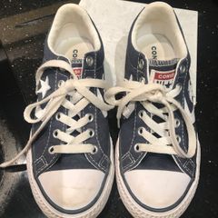 Boys converse