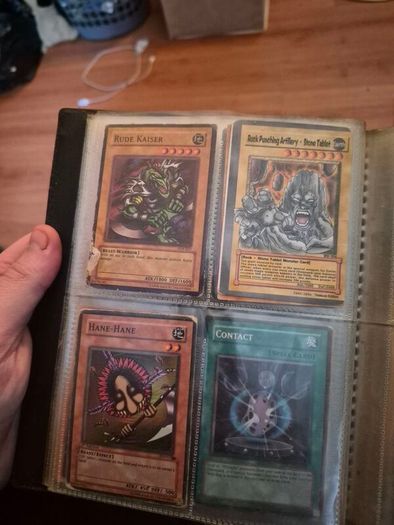 Yu-Gi-Oh! Trading Card Game Card Binder 1996 w/ random. Cards inside