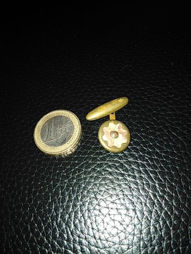 Vintage closure? cufflink?