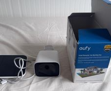 Eufy Solocam C210 with Solar Panel - Like new, hardly used