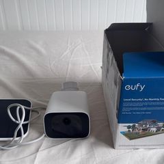 Eufy Solocam C210 with Solar Panel - Like new, hardly used