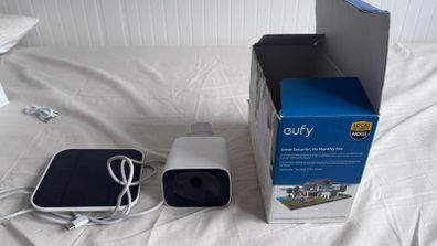 Eufy Solocam C210 with Solar Panel - Like new, hardly used