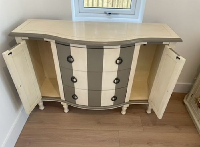 Beautiful stripe sturdy dresser