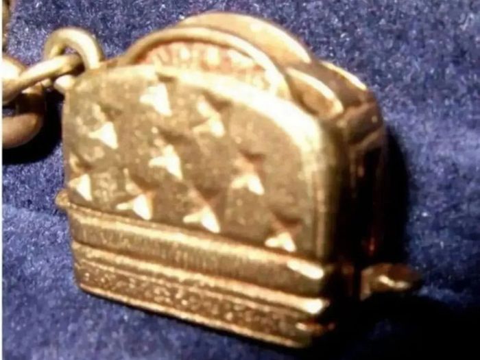 Vintage 9ct Gold Pop-Up Toaster Charm