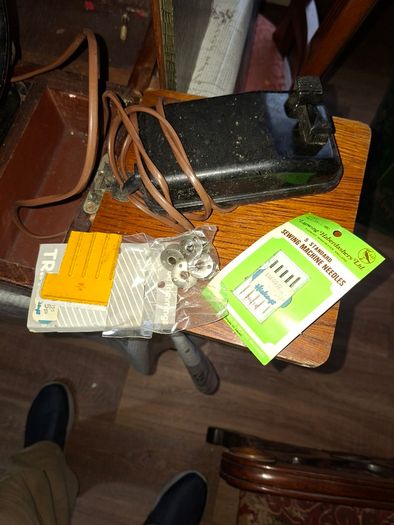 Antique Working Singer Sewing Machines from the late 19th to early 20th century,