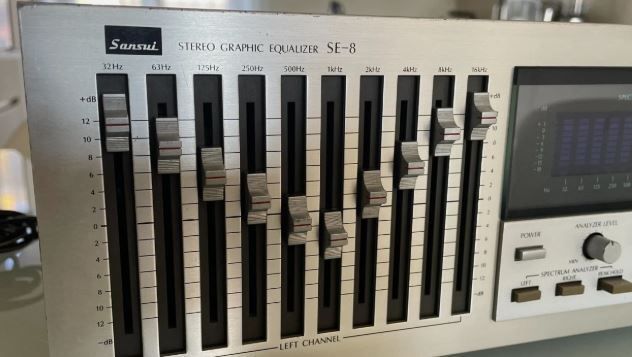 From 1981 Stereo Graphic 10 bands Equalizer SANSUI SE-8, full working order.