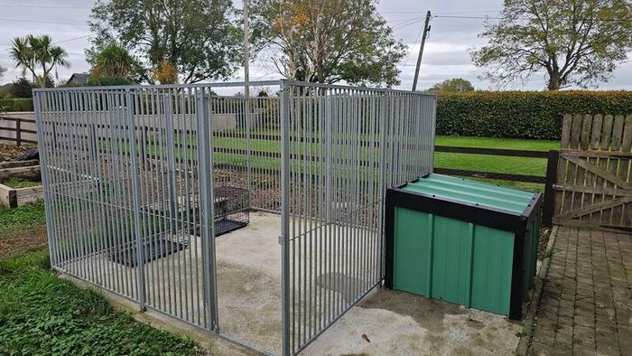 Dog Run with insulated kennell & Transport Cages