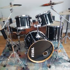Tama 5-piece black Drum Kit with Zildjian cymbals and drum cases.