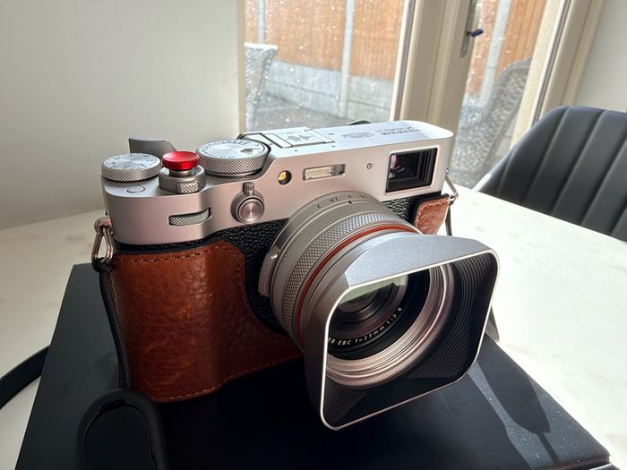 Fujifilm X100VI Silver for sale/ 1700 shot count