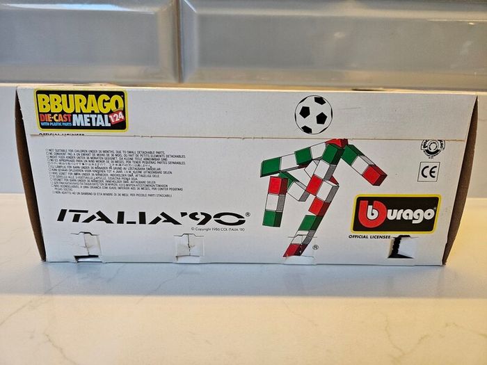 Italia 90 Ferrari Testarossa Bburago 1/24 Scale Model Car