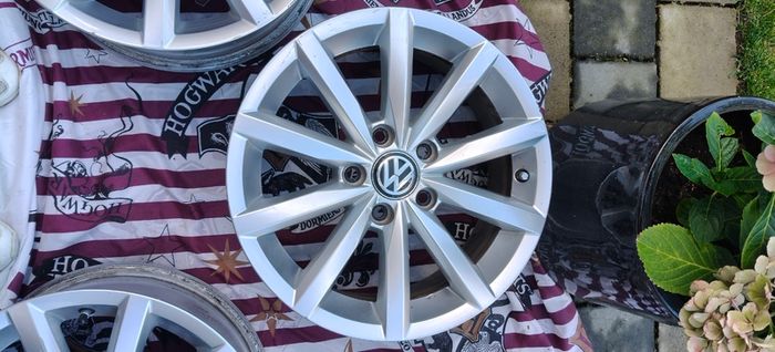 VW Golf MK7 Stock Alloys