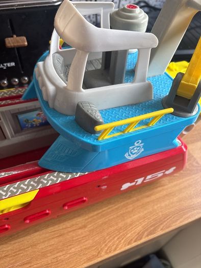 paw patrol boat and bus