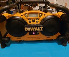 DeWalt DC011 Jobsite Radio Charger AMFM Stereo Heavy Duty Worksite Boombox