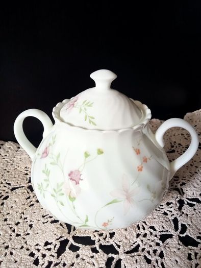 Wedgwood "Campion" Lidded Sugar Bowl