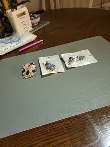 Brooches  new 10e each