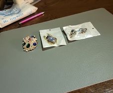 Brooches  new 10e each