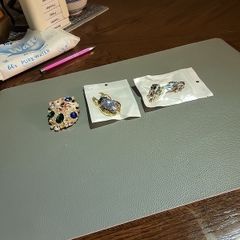 Brooches  new 10e each