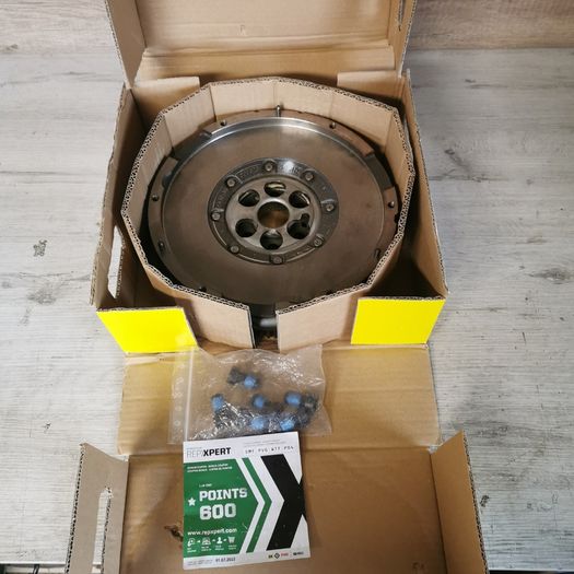 Dual mass flywheel for Peugeot / Citroen LuK 415 0532 10