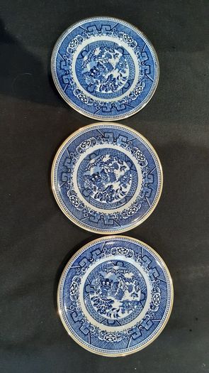 20 piece Arklow Pottery Blue Willow pattern tea set