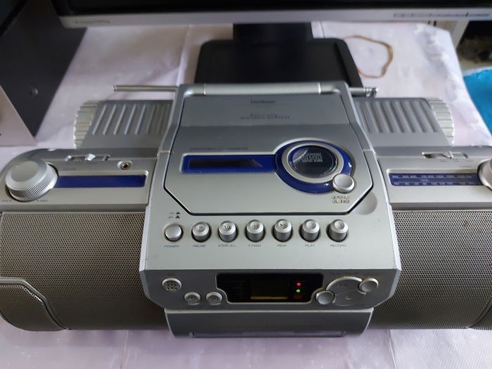 GOODMANS Stereo MW-FM CD, Tape Portable System Model GPS 327R, Fourway Speaker System, in excellent cosmetic condition